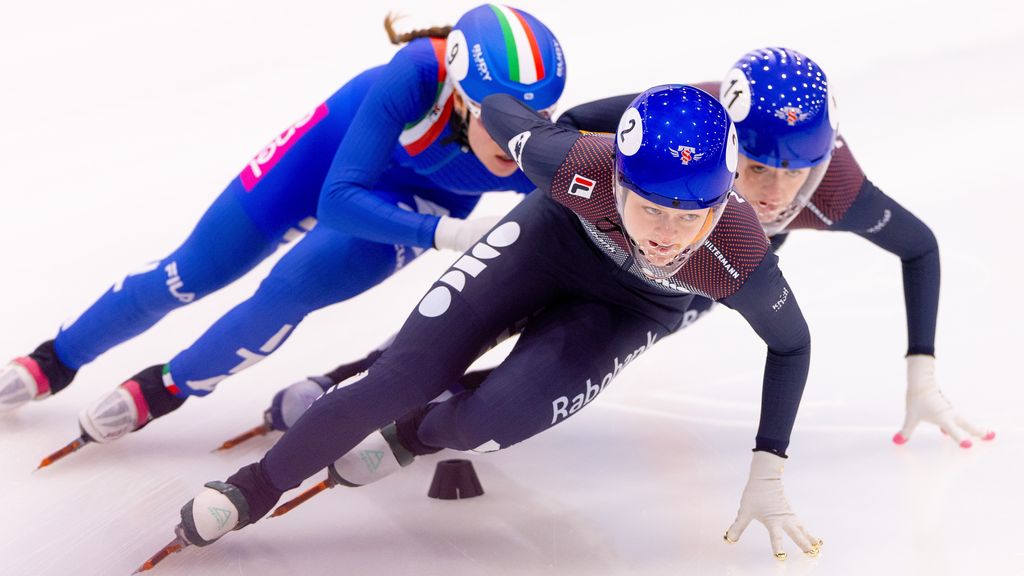 Xandra Velzeboer wint 1.000 meter op EK voor zus Michelle, ook goud aflossing