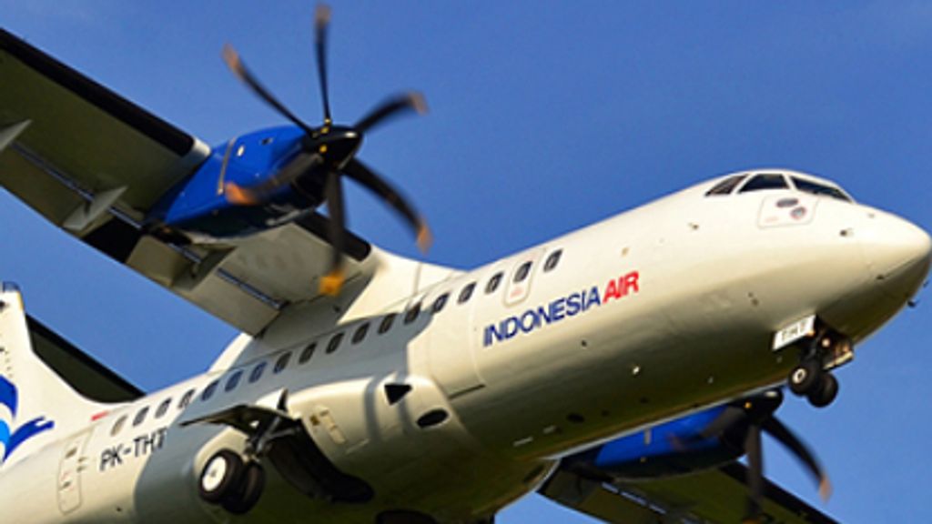 Foto: Passagiersvliegtuig met 11 mensen aan boord neergestort in Indonesië