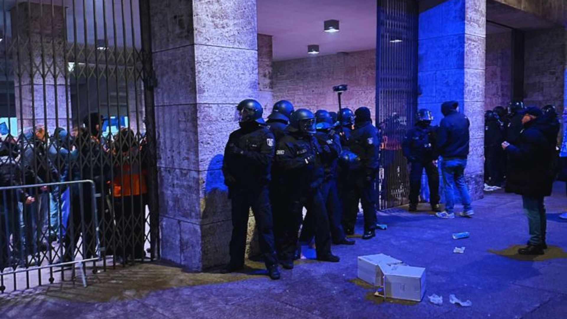 Tientallen gewonden door geweld bij voetbalwedstrijd in Berlijn