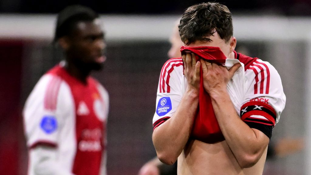 Nervositeit sluipt in onervaren elftal Ajax: 'We missen een echte leider'