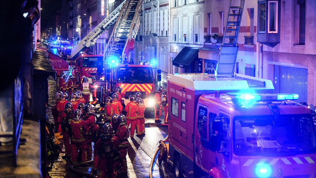 Foto: Verjaardagsfeest Parijs gaat mis, vloer stort in bij aansnijden taart