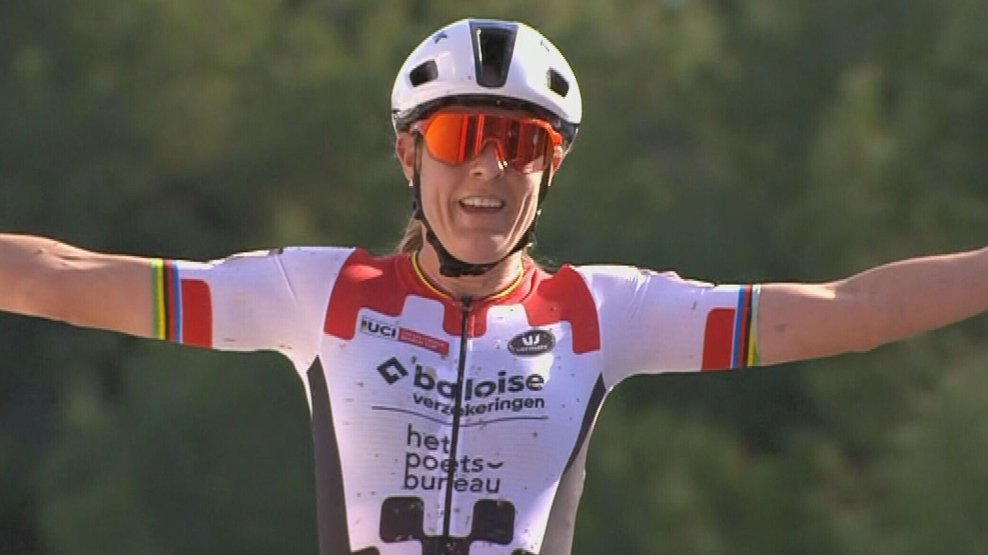 Brand herstelt de orde en beslist wereldbeker, ook veldritzege Van der Poel in Benidorm