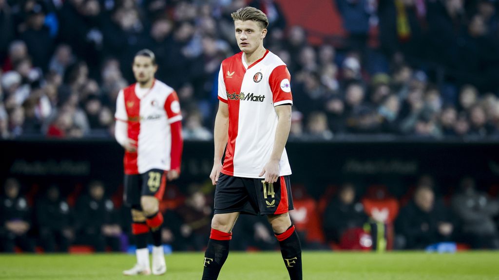 Sparta op voorsprong bij Feyenoord • Kitolano jaagt de bal binnen