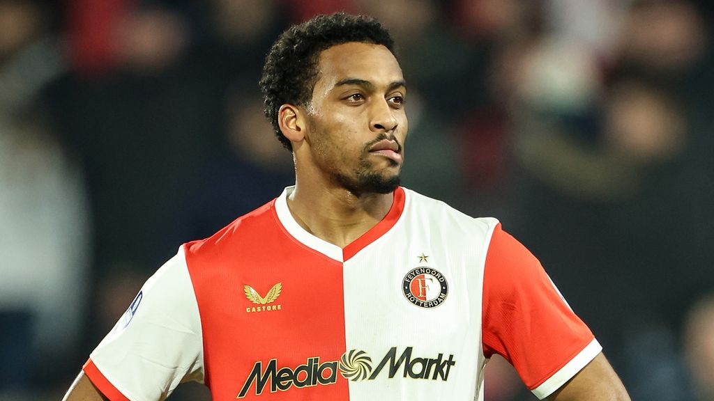 Timber haalt uit naar Van Persie: 'Lijkt wel een poppenkast' • Van Persie reageert: 'Geen weg terug'