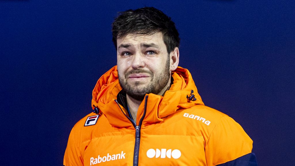 Emotionele Knegt gehuldigd voor carrière: 'Ik blijf voor altijd shorttrack'