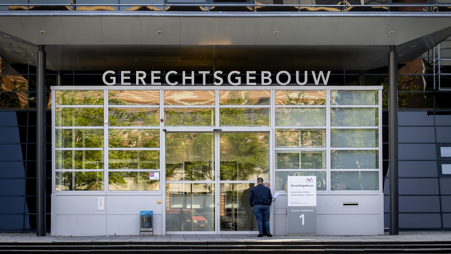 Docent veroordeeld tot vier jaar cel voor ontucht met minderjarige leerlingen