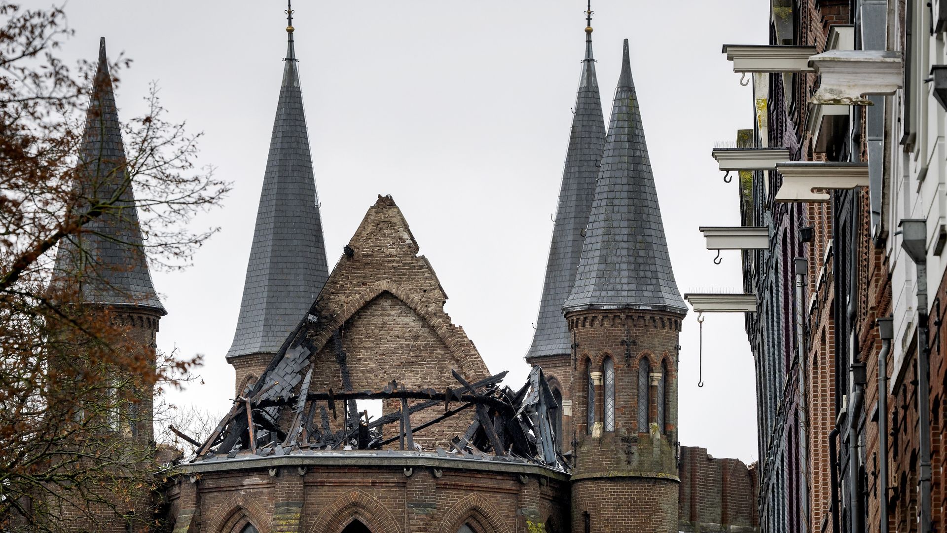 Desinformatie op sociale media over brand Vondelkerk: 'Zorgelijke ontwikkeling'