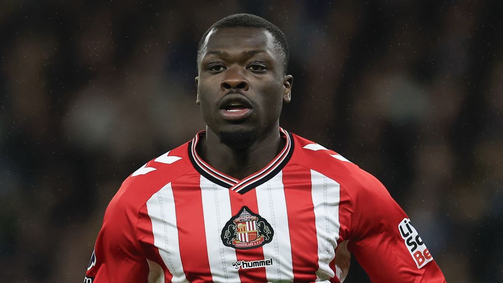 Na kritiek in Nederland krijgt Brobbey lof van Henry, maar kansen missen blijft thema