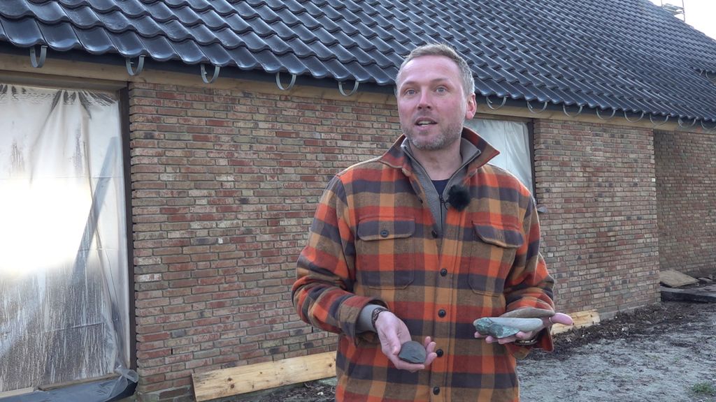 Makelaar vindt bijlen van duizenden jaren oud: 'Gaat naar museum toe'