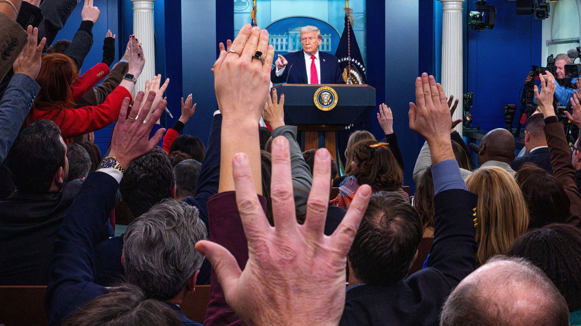 Trump neemt op vooravond bezoek aan Davos niets terug over Groenland