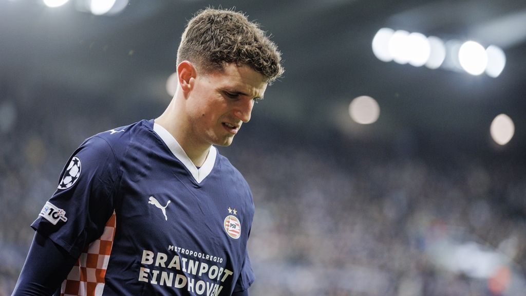 Bosz niet in paniek na fors verlies PSV, wel vrees voor blessures Til en Salah-Eddine