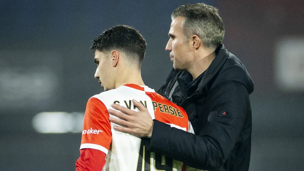 Van Persie onder vuur, maar jeugd mag niet klagen: al tien debutanten onder 21 jaar