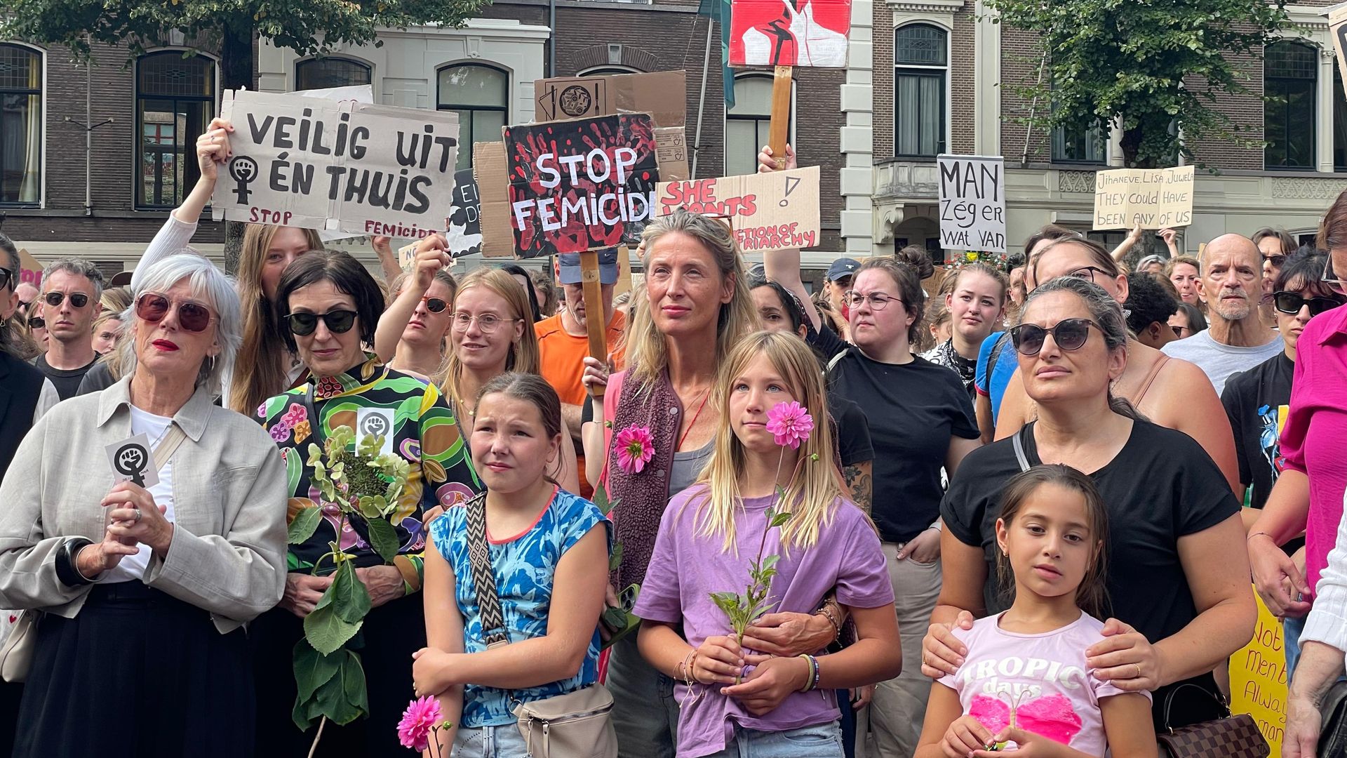 Hulp aan kinderen van vermoorde moeders schiet tekort, experts praten Kamer bij
