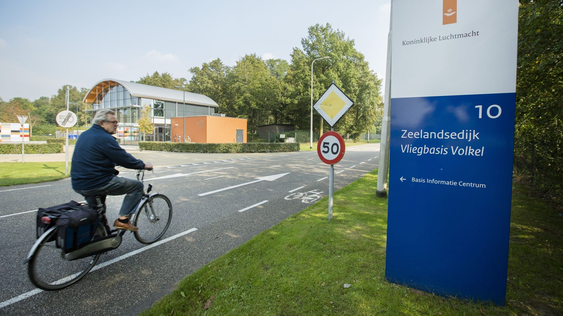 Drone in beslag genomen bij vliegbasis Volkel, bestuurder onderzocht