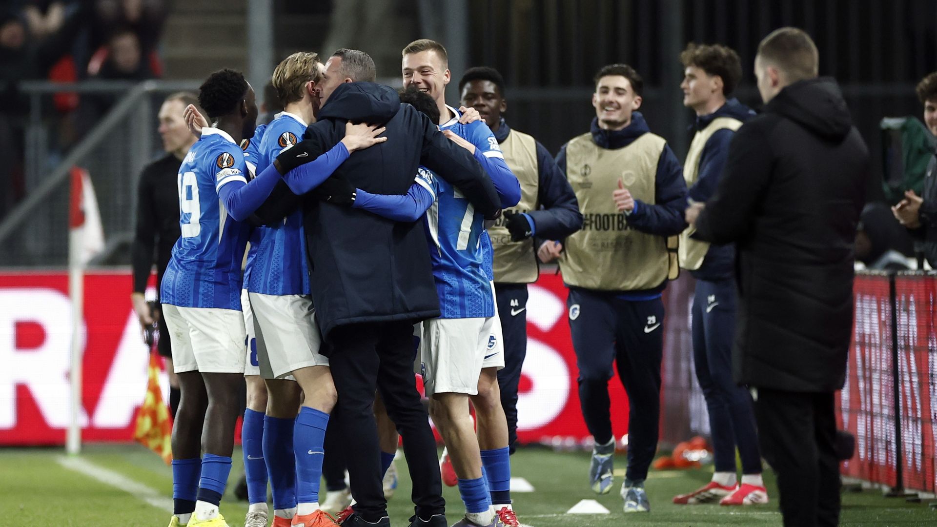 Utrecht uitgeschakeld, Genk wint in Galgenwaard • Wedstrijd begon 50 minuten later