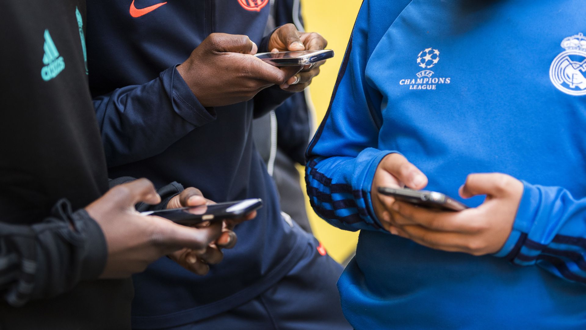 Steun voor socialemediaverbod voor jongeren groeit, vooral onder gen Z