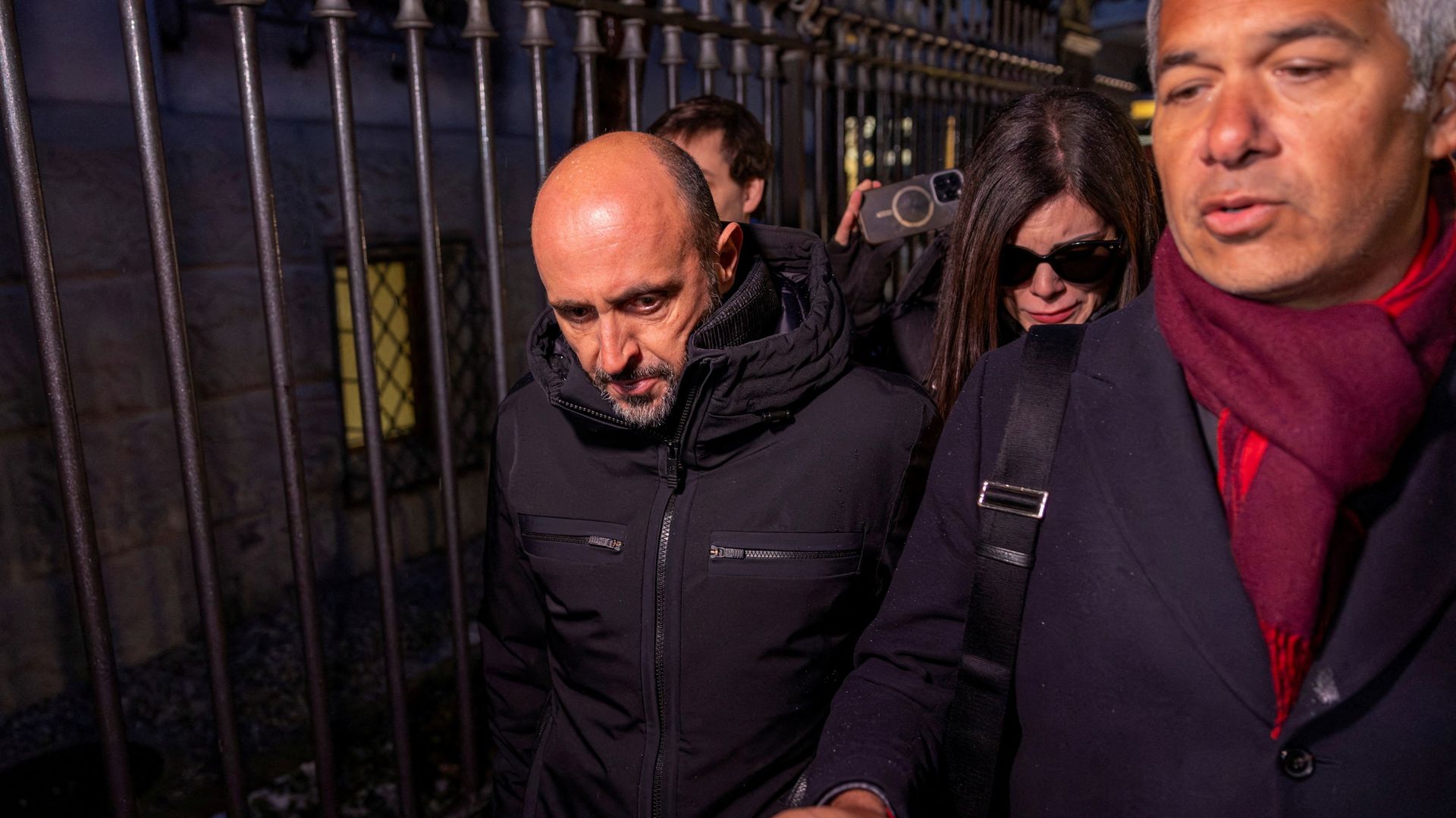 Bareigenaar van dodelijke brand Crans-Montana op borgtocht vrij