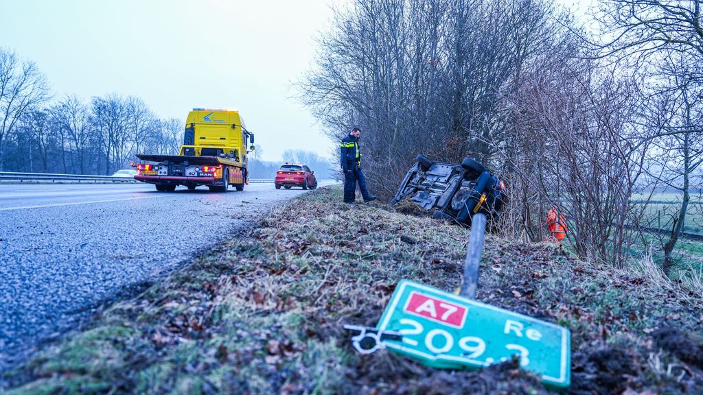 Foto: Tientallen ongelukken in noorden door gladheid; veel gewonden door ijzel