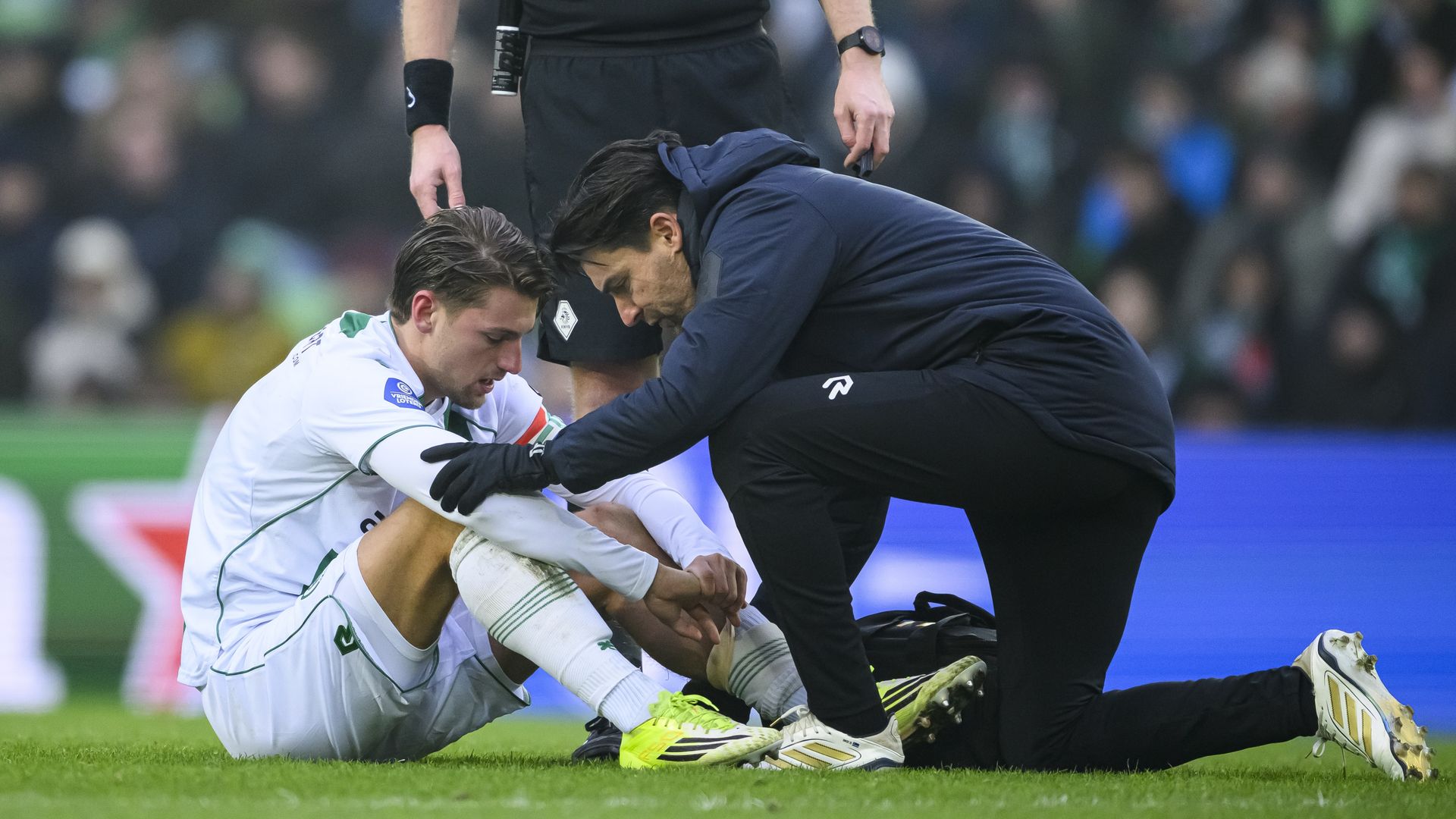 Fortuna wint in Groningen, waar door Mourinho begeerde Resink geblesseerd uitvalt