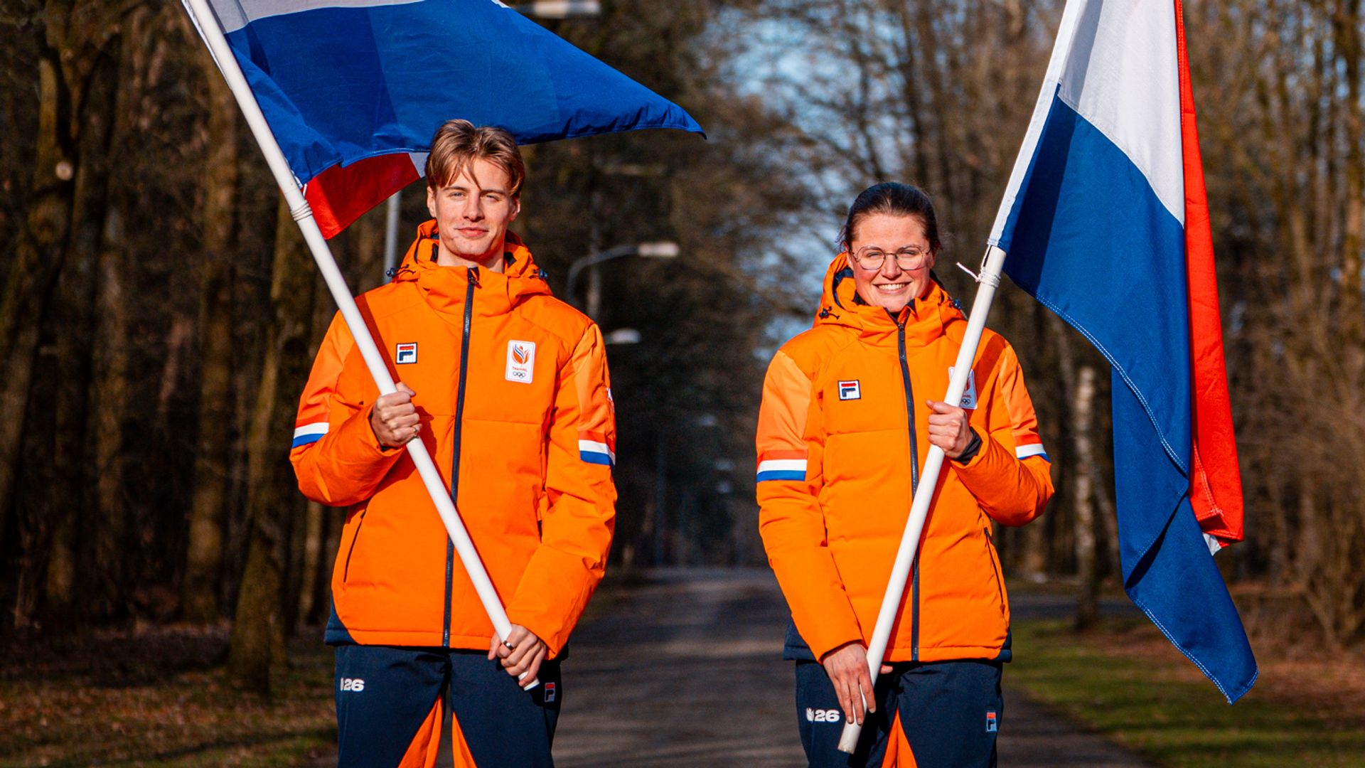 Van 't Wout en Bos dragen Nederlandse vlag bij openingsceremonie Spelen