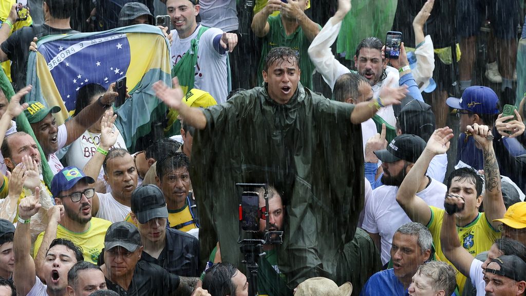 Foto: Tientallen gewonden door blikseminslag bij Bolsonaro-manifestatie