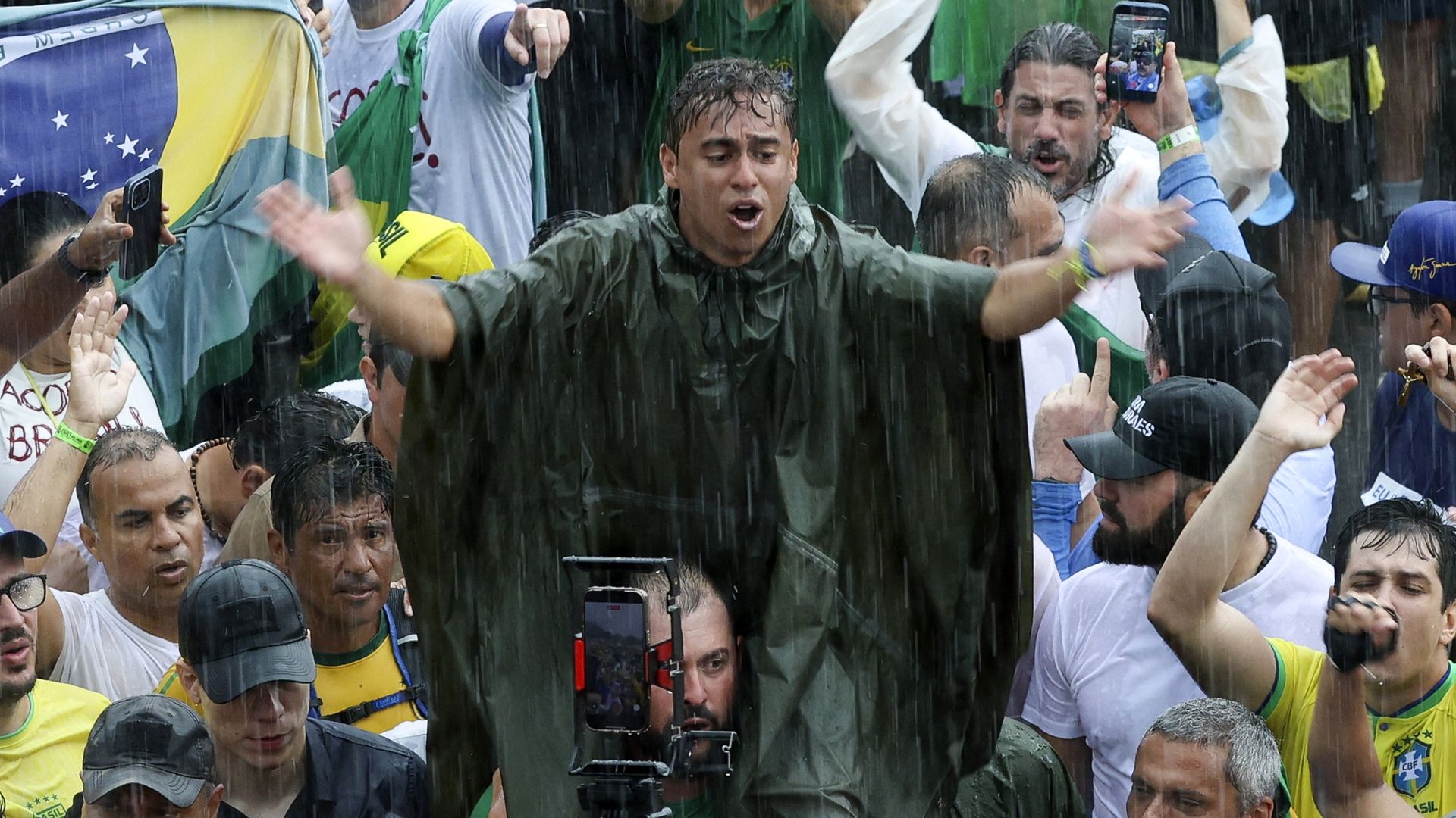 Tientallen gewonden door blikseminslag bij Bolsonaro-manifestatie