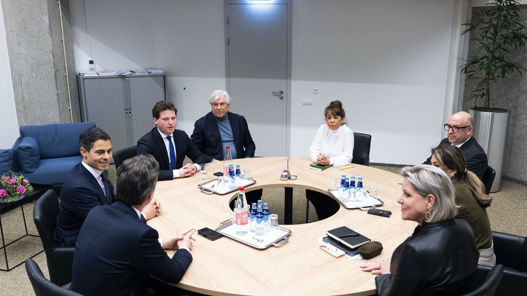 Kamervoorzitter: minderheidskabinet vraagt 'heel veel koffie' • Uitkomst formatiedag nog onduidelijk