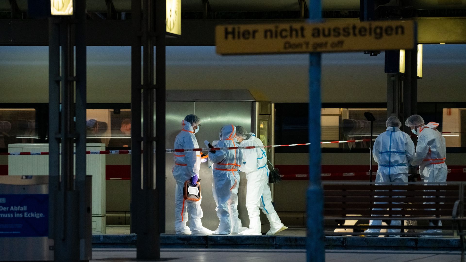 Vrouw die 15 mensen neerstak op station Hamburg naar psychiatrische kliniek