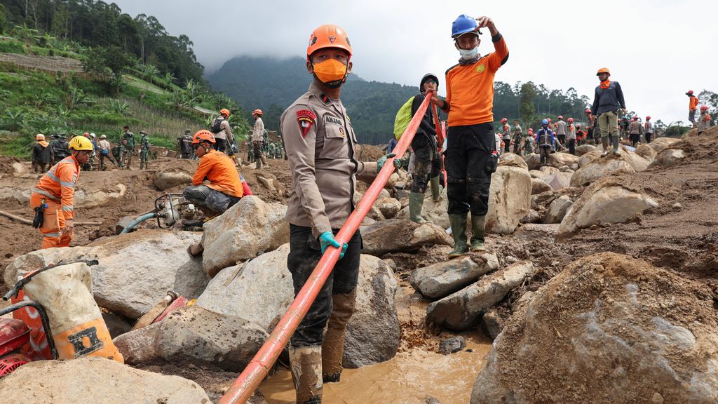 Foto: Hele eenheid mariniers omgekomen bij aardverschuivingen op West-Java