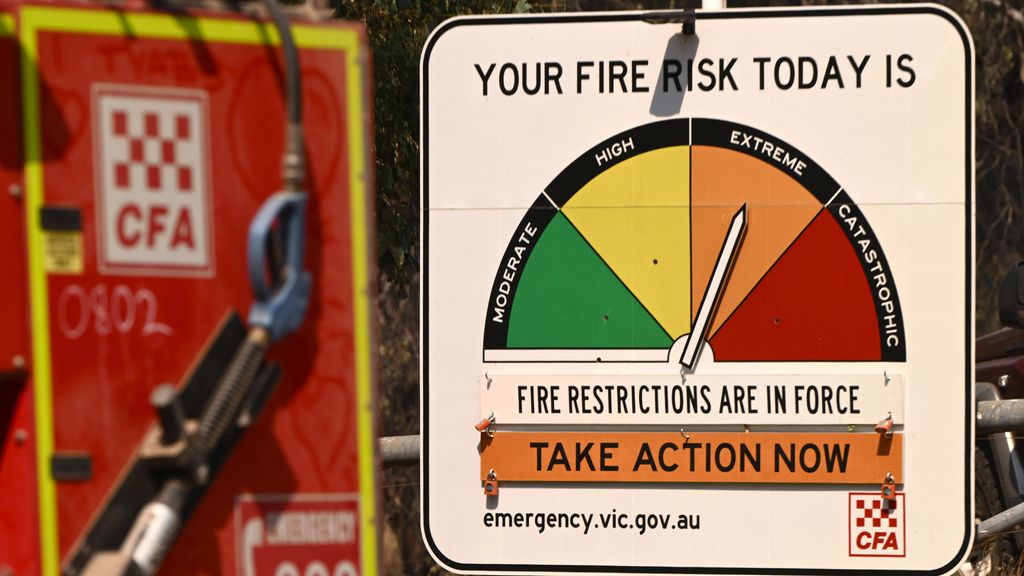 Foto: Opnieuw extreme hitte en natuurbranden in Australië, huishoudens zonder stroom