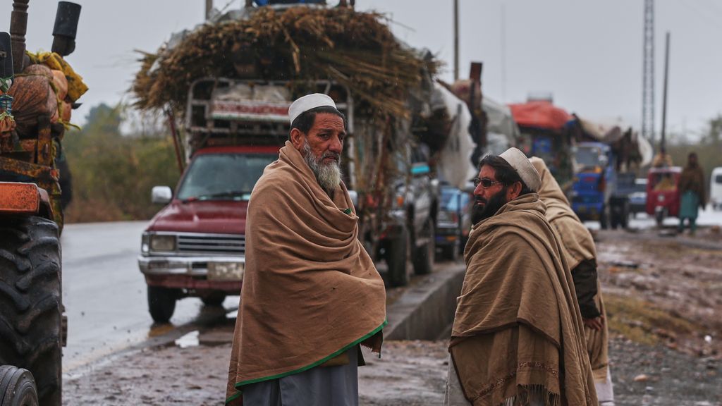 Foto: Tienduizenden Pakistanen gevlucht uit grensregio met Afghanistan