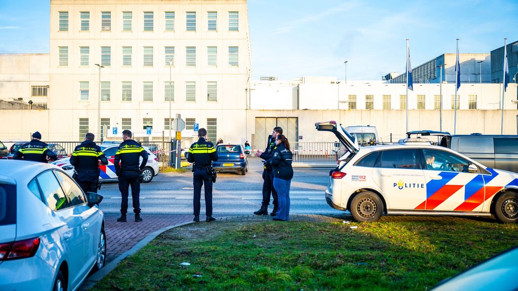 Foto: Zweedse tiener aangehouden voor beschieting bij gevangenis Alphen