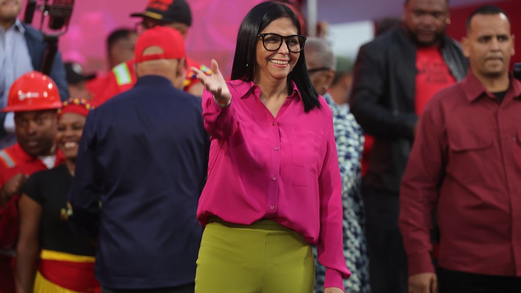 Foto: Waarnemend president Venezuela tekent wet die oliesector openstelt voor privatisering