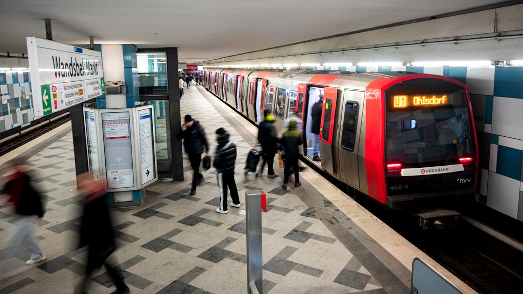 Foto: Man die vrouw voor metro duwde in Hamburg koos slachtoffer willekeurig