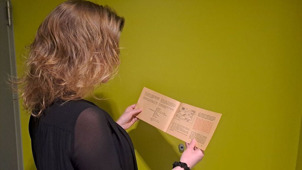 Foto: Vrouw vindt noodboekje uit 1961 achter haar meterkast