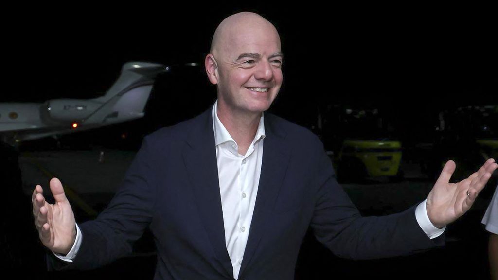 FIFA-baas Infantino wil verbanning Rusland opheffen en verdedigt vredesprijs Trump