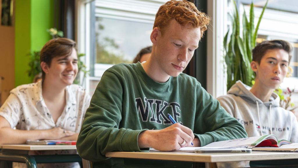 Foto: Staatssecretaris dreigt met ingrijpen bij uitgevers van wegwerpschoolboeken
