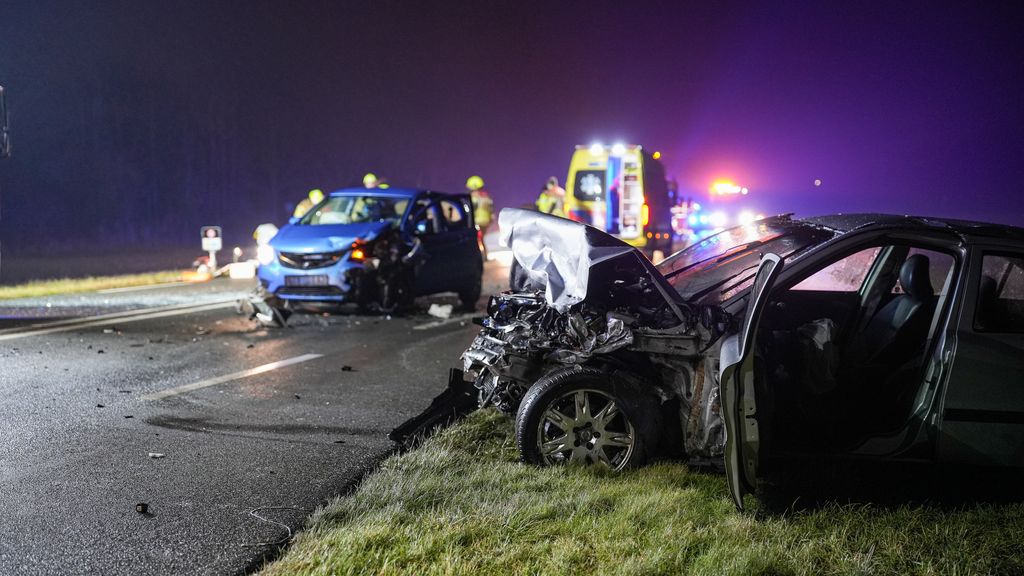Foto: Code rood om ijzel in Groningen, Friesland en Drenthe: 'Ga niet de weg op'