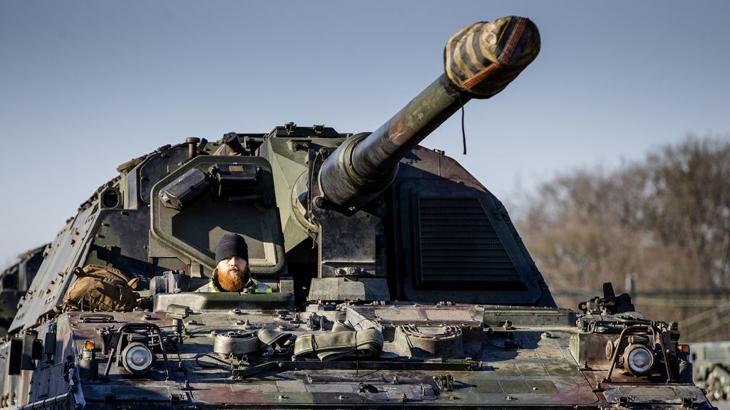 Foto: DNB: steek extra defensiegeld niet in tanks of munitie