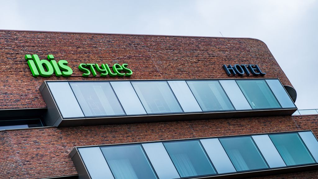 6/2 in Nieuwsuur: Hotelpersoneel geronseld • Winterspelen in Heerenveen? • Migrant zoekt kerk