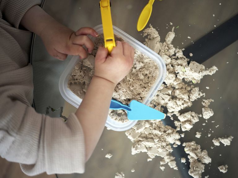 Image for Wat weten we over mogelijk asbest in speelzand? Vier vragen en antwoorden