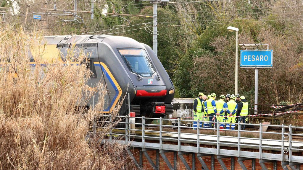 Foto: Explosie op Italiaans spoor op eerste dag van de Spelen, onderzoek naar sabotage
