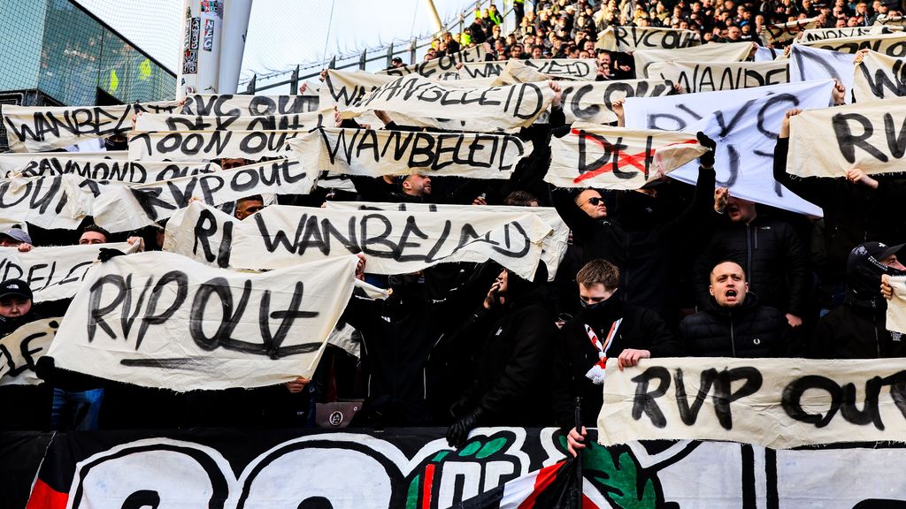 Politie zegt dat Feyenoordsupporters probeerden 'uit te breken'