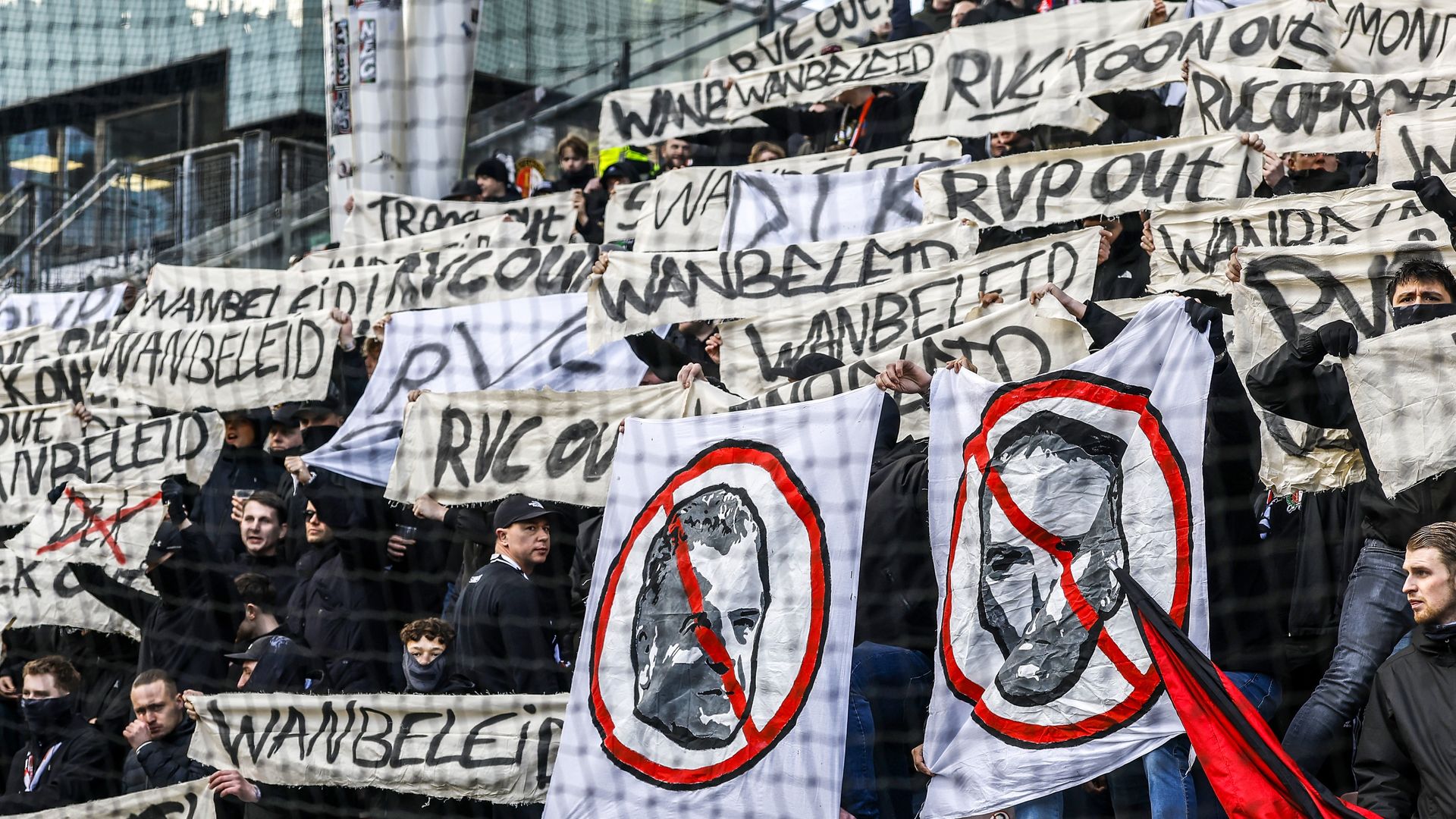 Politie Utrecht grijpt hard in tegen Feyenoord-fans, Feyenoord wil opheldering