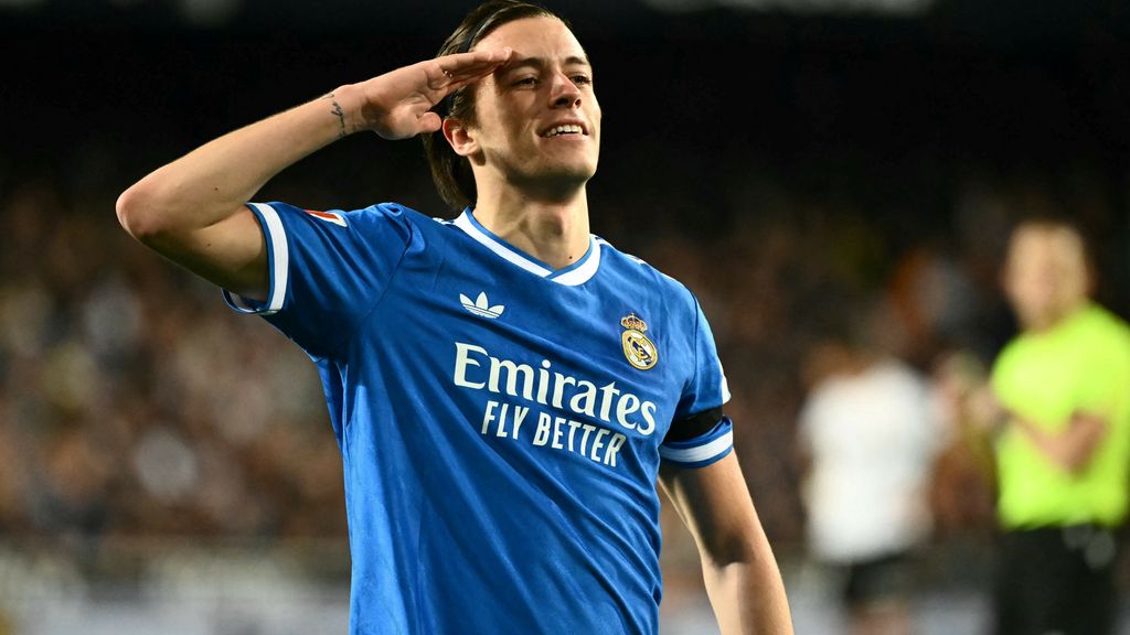 Real Madrid imponeert niet bij Valencia, maar wint wel en blijft in spoor Barcelona