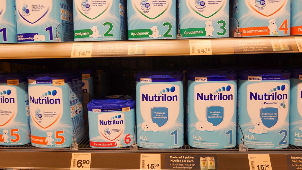 NVWA krijgt tientallen meldingen over mogelijk vervuilde babyvoeding