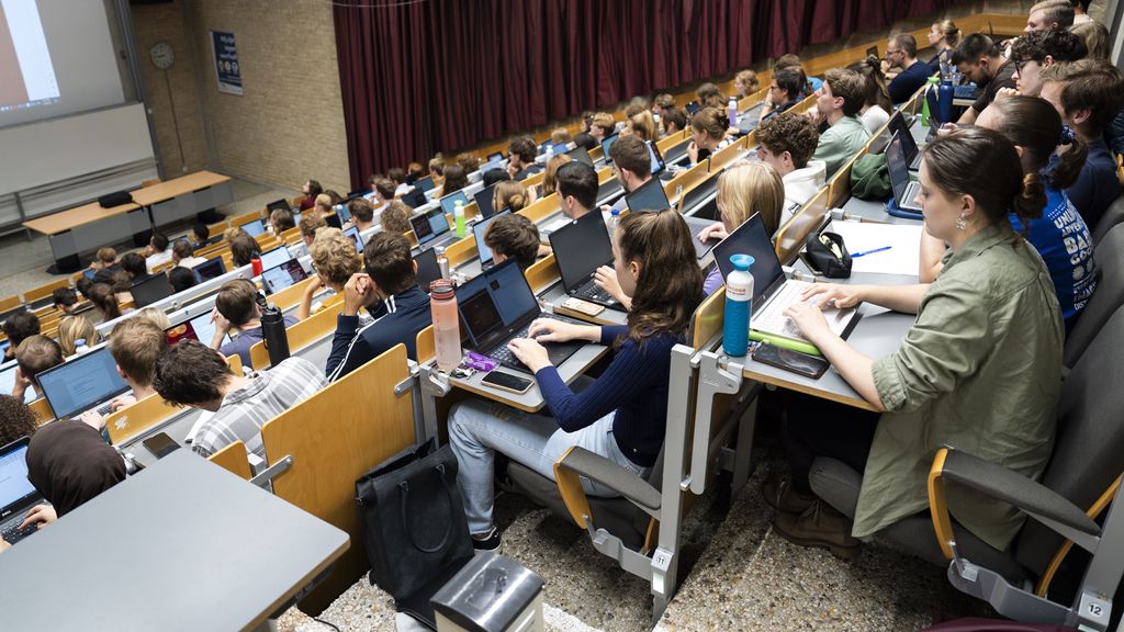 Foto: Aantal instromende studenten bij universiteiten en HBO blijft afnemen