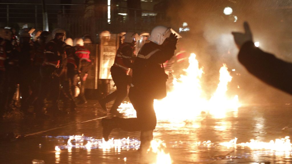 Foto: Rellen bij demonstratie tegen regering Albanië, meerdere gewonden