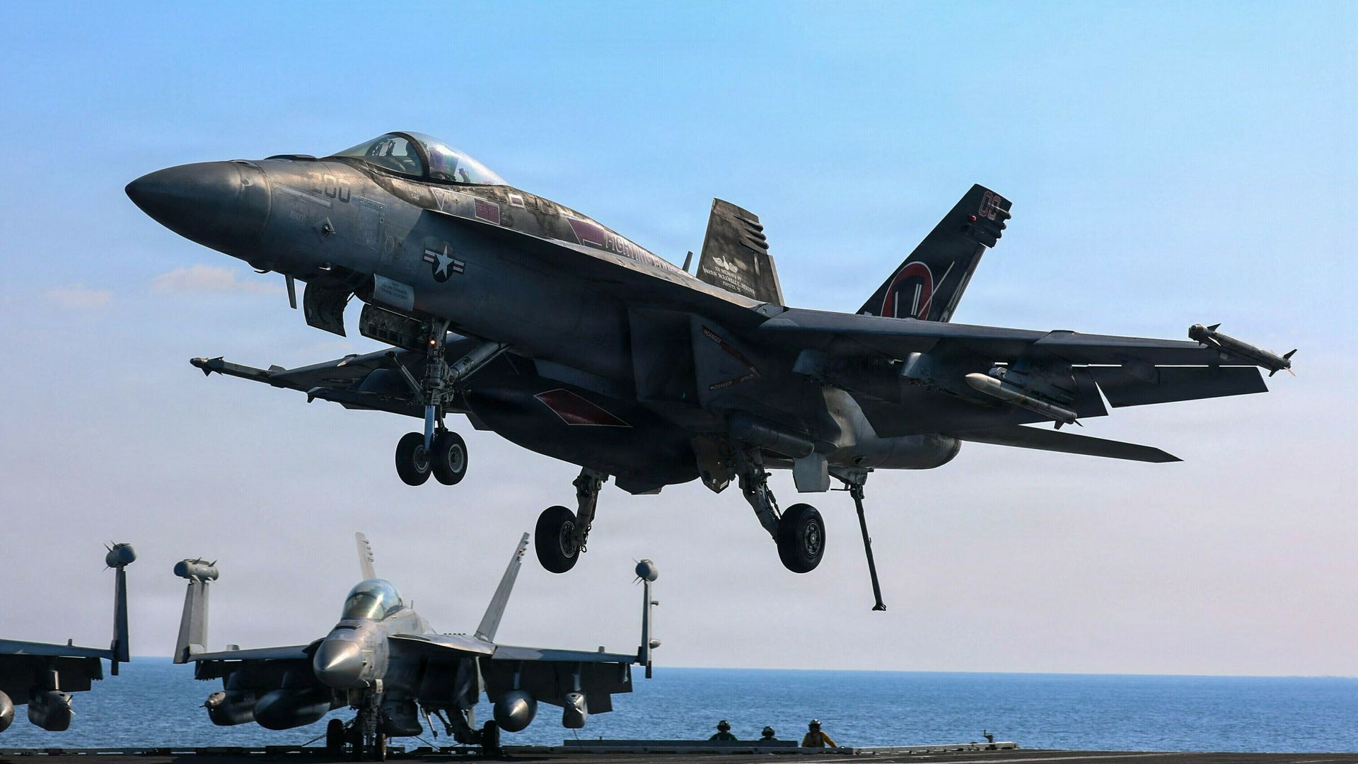 VS verhoogt militaire druk op Iran, diplomatie draait op volle toeren