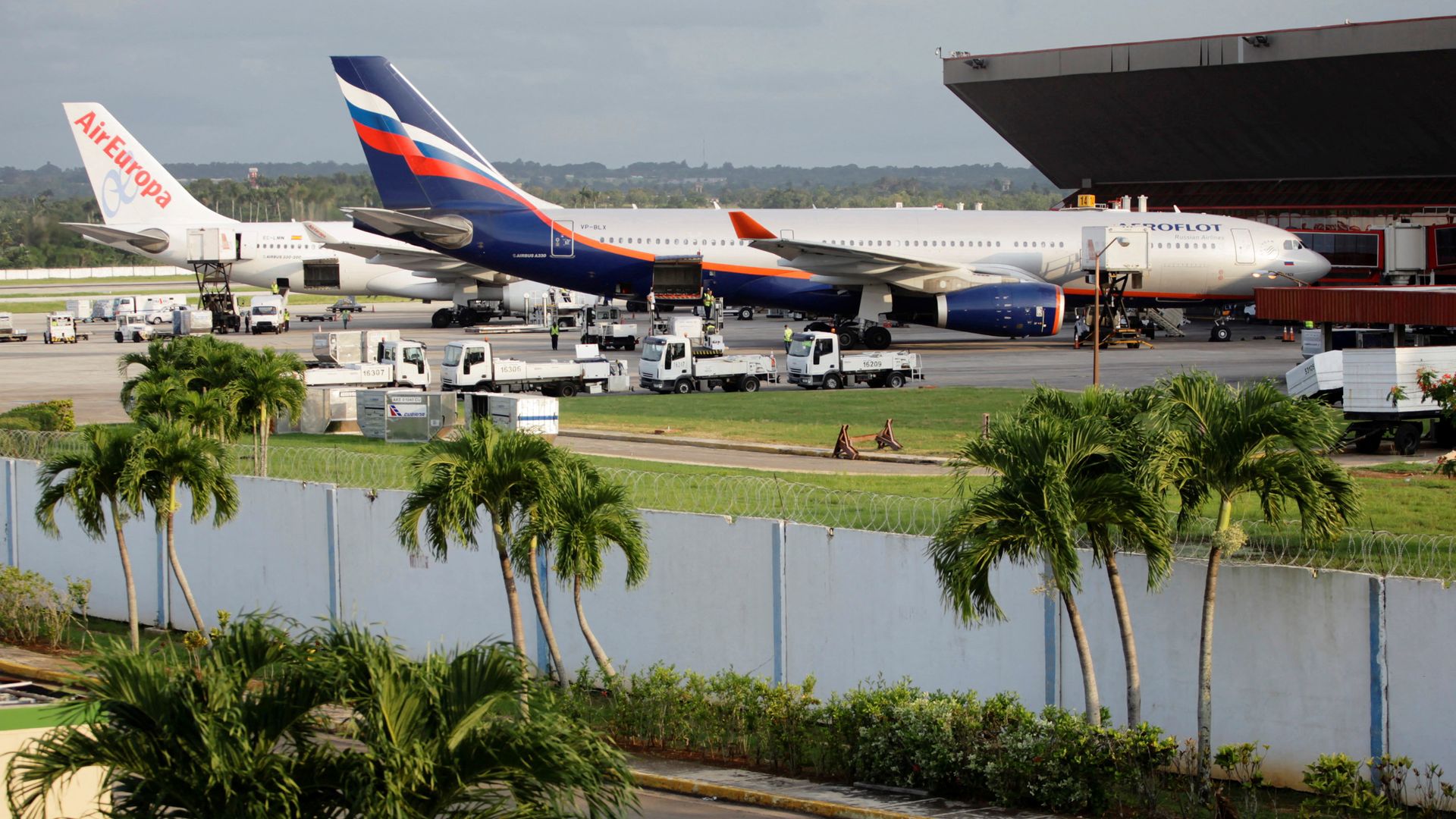 Russische en Canadese vliegmaatschappijen willen toeristen evacueren uit Cuba